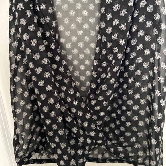 Crossover sleeveless blouse - never worn - Picture 2 of 3